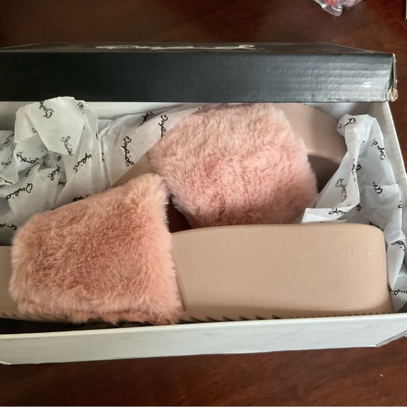 Feeling Good Faux Fur Platform Slide Sandals in Blush 7.5 NIB - Picture 4 of 5